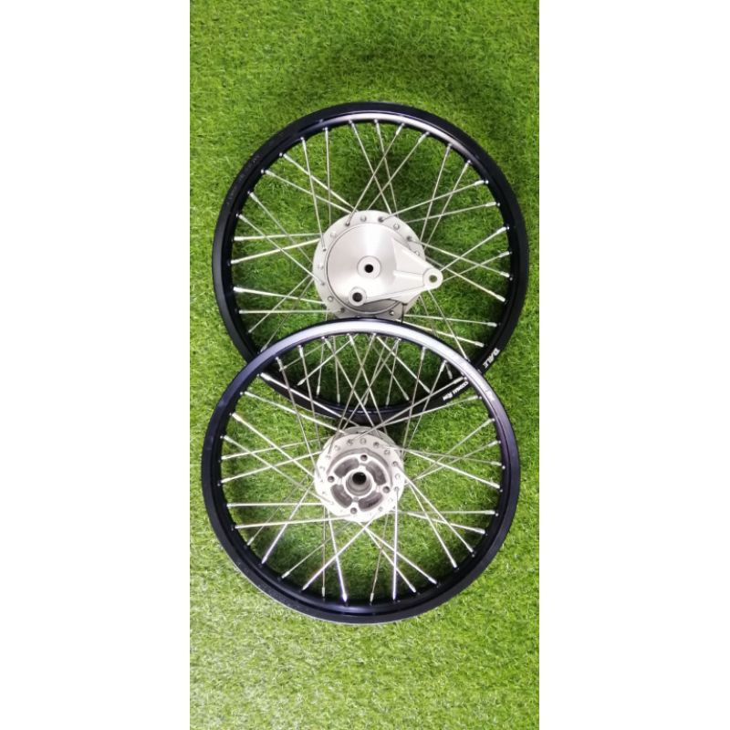 Bánh căm đùm future 125 zin theo xe lắp các dòng Honda wave căm mạ crom niềng nhôm đen thái full như hình