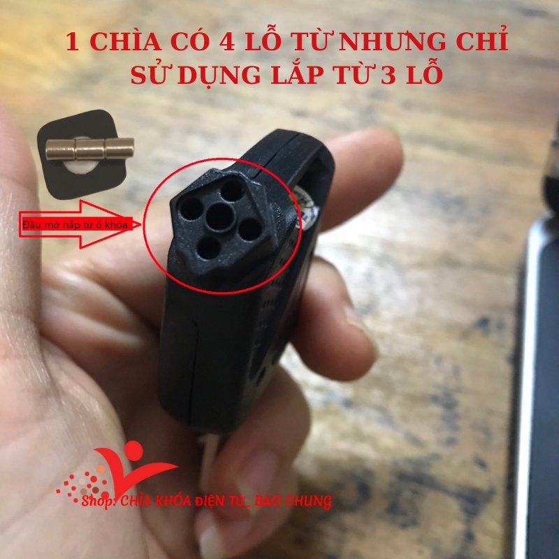 Bộ 3 viên từ kèm nắp đậy lắp cho chìa khóa xe máy để mở nắp từ ổ khóa xe máy.