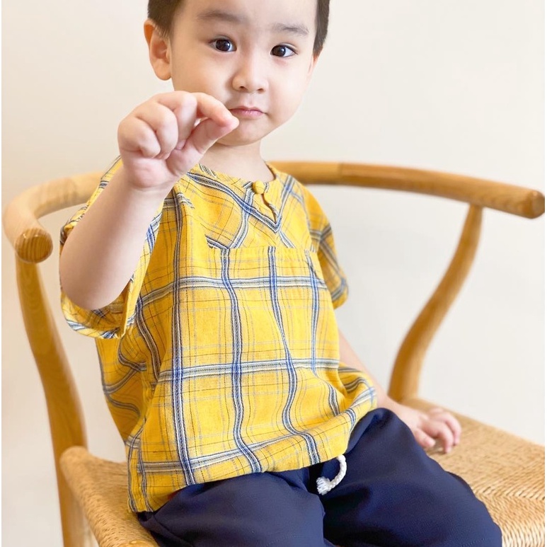 Áo linen thô vai đổ Sukin One-Button Linen Shirt cho bé