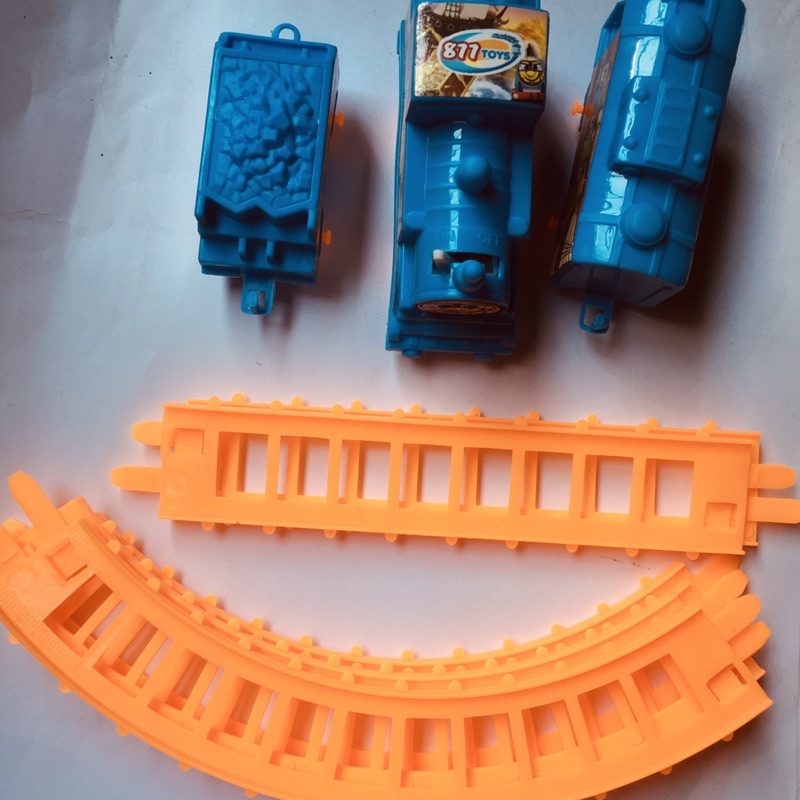 Đồ chơi, đồ chơi trẻ em, đoàn tàu chạy pin . Mô hình đoàn tàu chạy đường ray,chỉ cần 1 viên pin con thỏ là chạy tít luôn