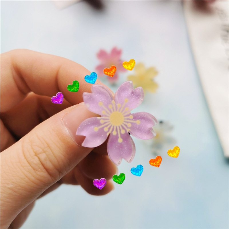 Kẹp hình hoa dùng trang trí giày tiện dụng