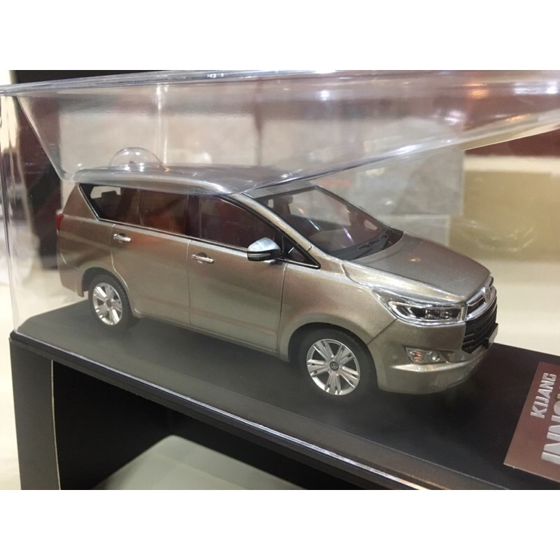 Mô hình Toyota Innova 2020 tỉ lệ 1:32