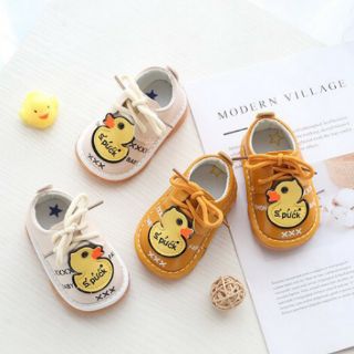 Giày tập đi vịt vàng cho bé.