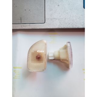 Đèn xin nhan tai xe dong ben 870