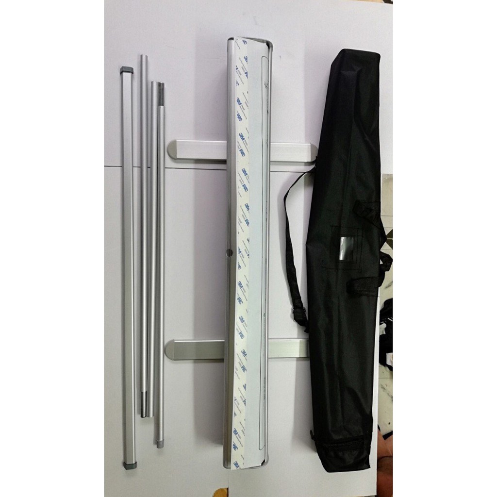 Standee cuốn nhôm chân Inox kích thước 0.6x1.6m, 0.8x2.0m, treo hình ảnh quảng cáo tại các siêu thị, cửa hàng, hội nghị