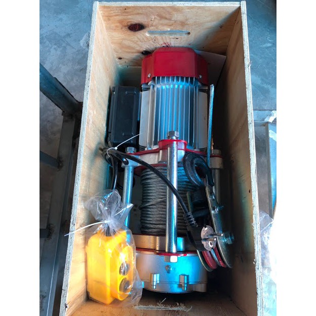 Tời điện HiKari HK-2000, công suất 2,2 KW, Madein Thái lan  màu đỏ, đặt trên cao hoặc mặt đất.
