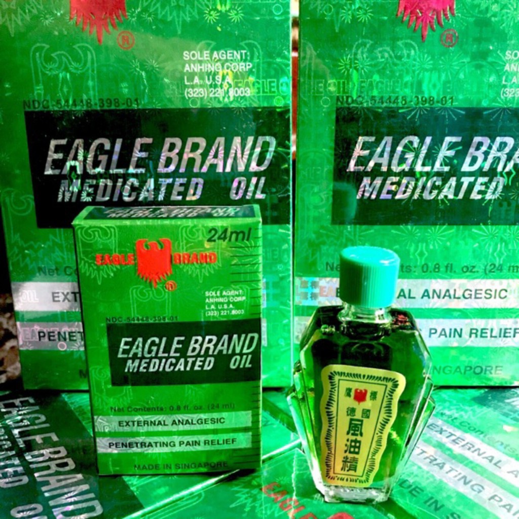 Dầu gió xanh Eagle Brand Medicated Oil 2 Nắp 24ml