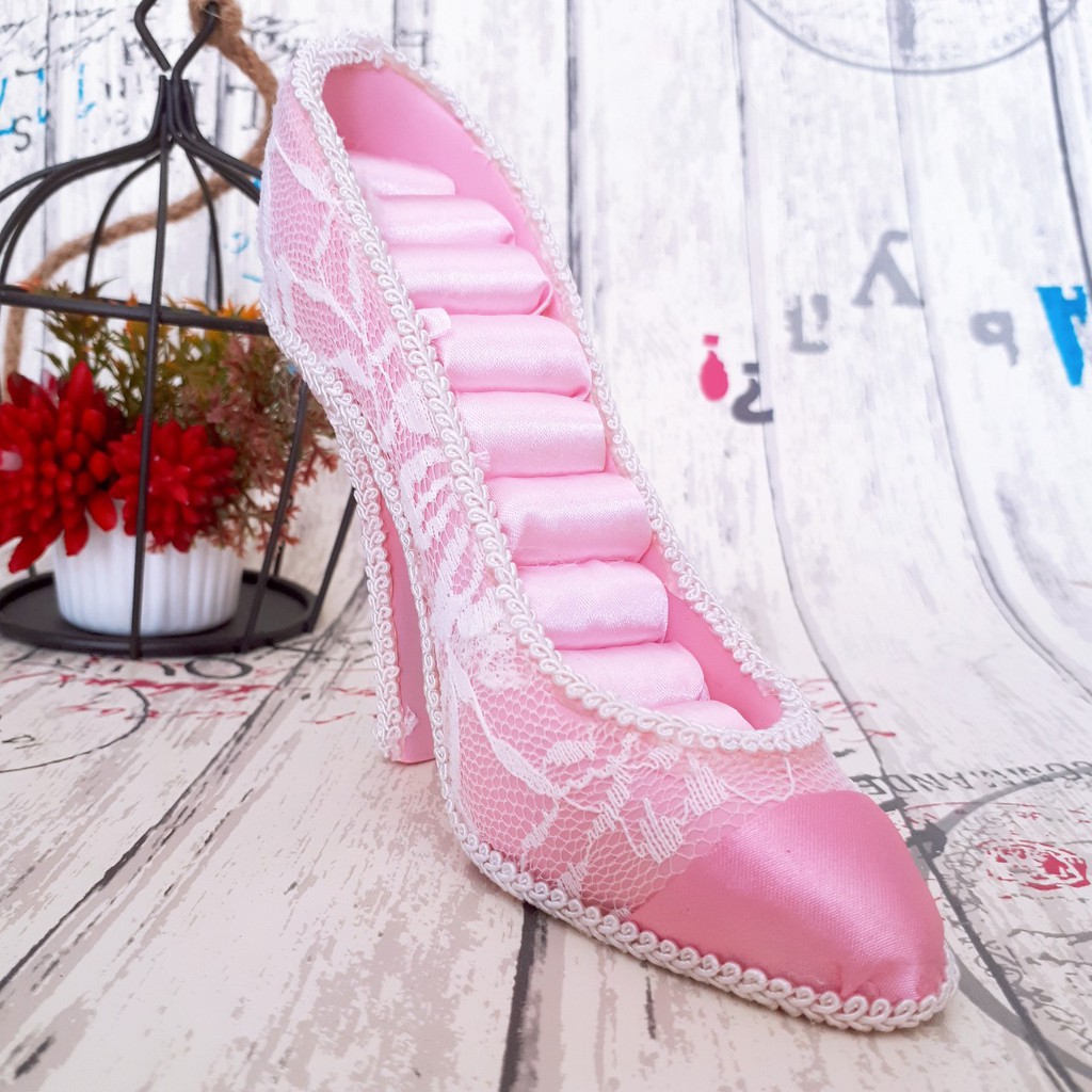 Chiếc giày để trang sức phụ kiện màu hồng