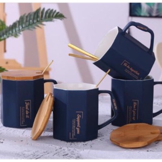 (CÓ NẮP GỖ VÀ THÌA) CỐC SỨ LỤC GIÁC 300ML