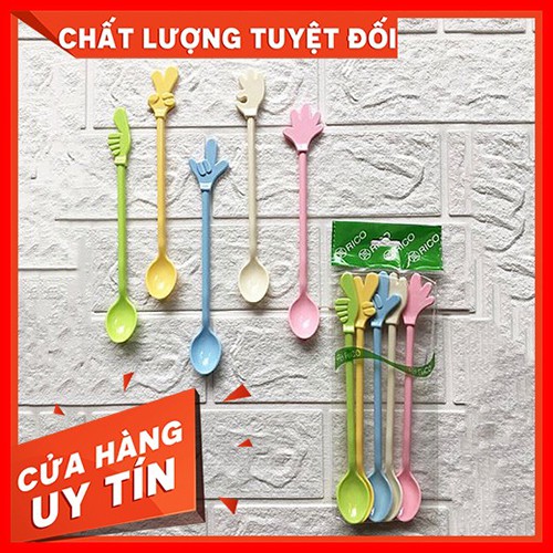 Muỗng nhựa đục bàn tay 5 kiểu bịch 5 cây KMV Mart