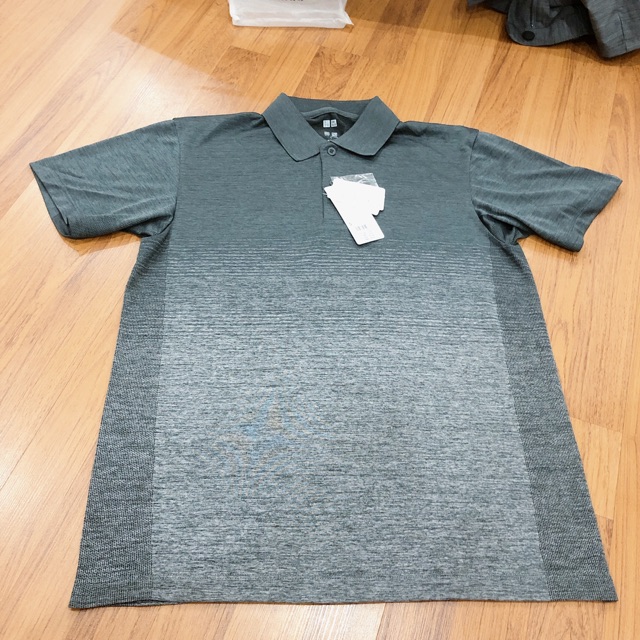 Áo Polo Uniqlo xách Đức