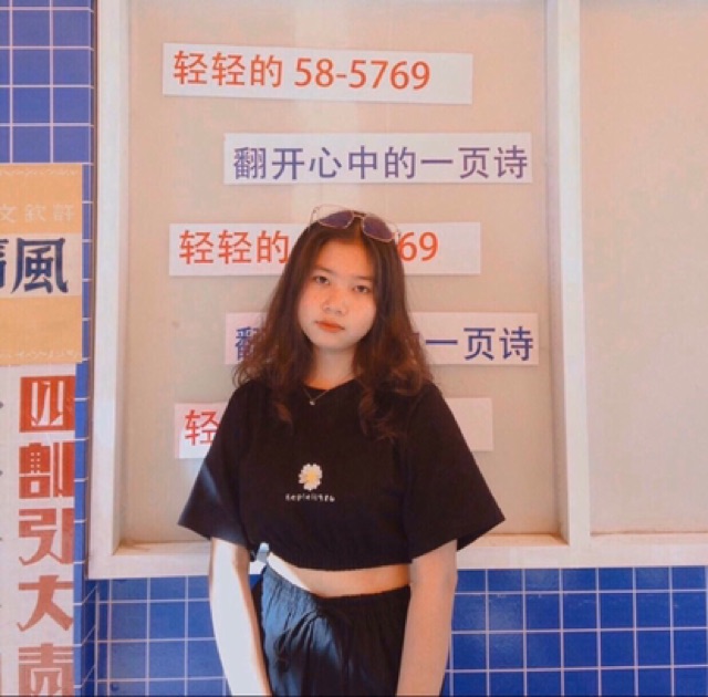 Áo thun croptop thêu hoa cúc bo eo HÀNG Y HÌNH 100%