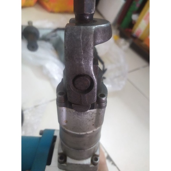 Máy khoan đục bê tông Makita nhật nội địa HM0830 1050W