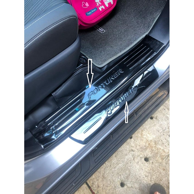 ốp bậc trong ngoài innova vân titan 2017 2018 2019 2020 2021 2022 có băng dính.