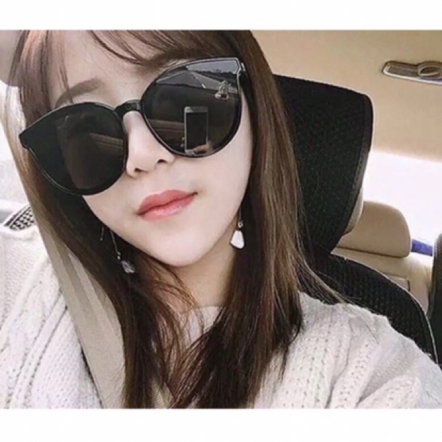Mắt kính mát thời trang màu đen sang chảnh | BigBuy360 - bigbuy360.vn