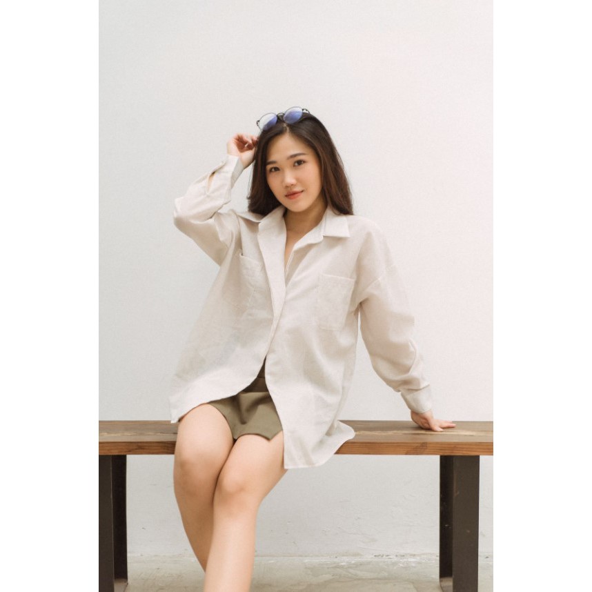 Áo sơ mi oversize 2 túi tay dài thời trang GAGO màu trắng xám GA3534 | BigBuy360 - bigbuy360.vn