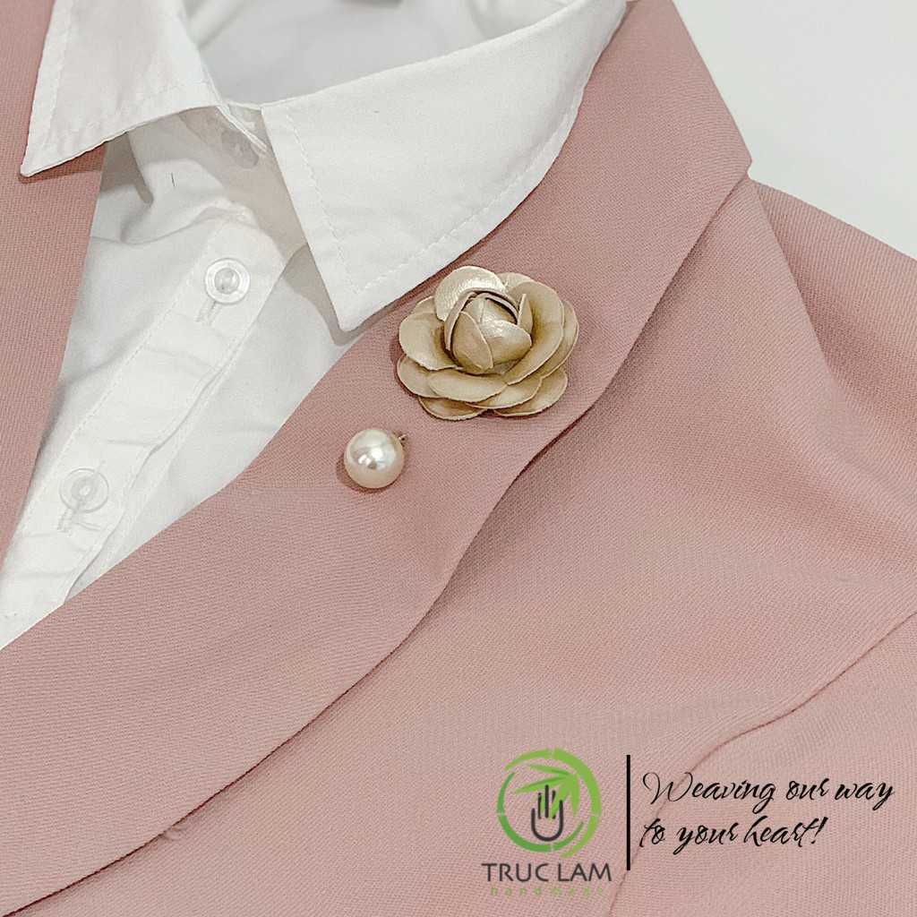 Phụ Kiện Ghim Cài Aó Bông Hoa Trà Da PU Đính Hạt Trai A Trúc Lâm Handmade