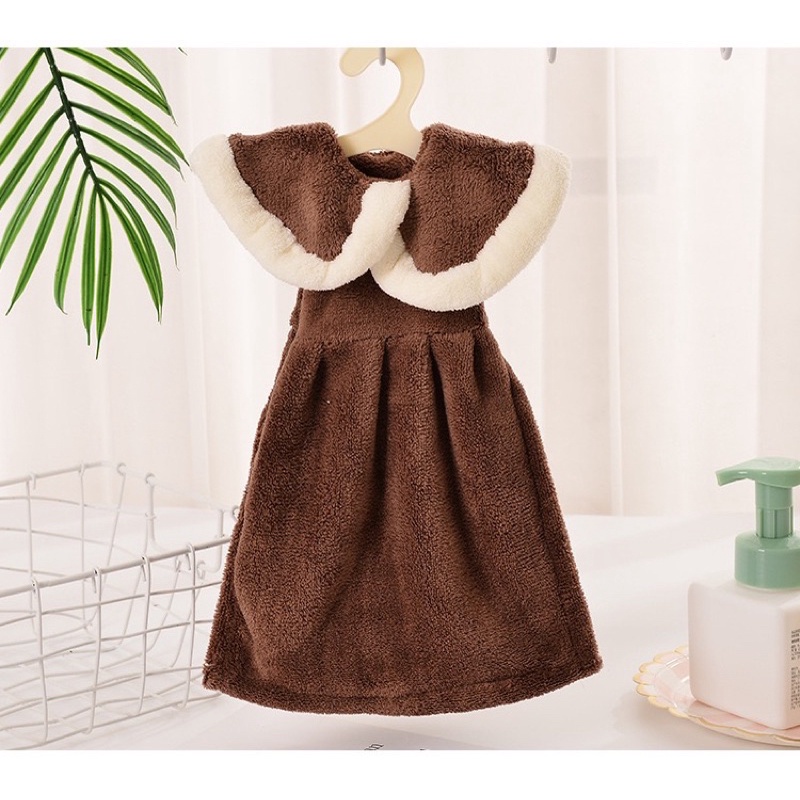 Khăn lau tay hình chiếc váy cute vải mịn kèm móc treo hình móc áo