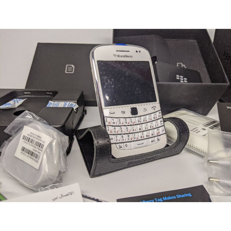 Điện thoại BlackBerry Bold 9900 White Arabic Brandnew Fullbox