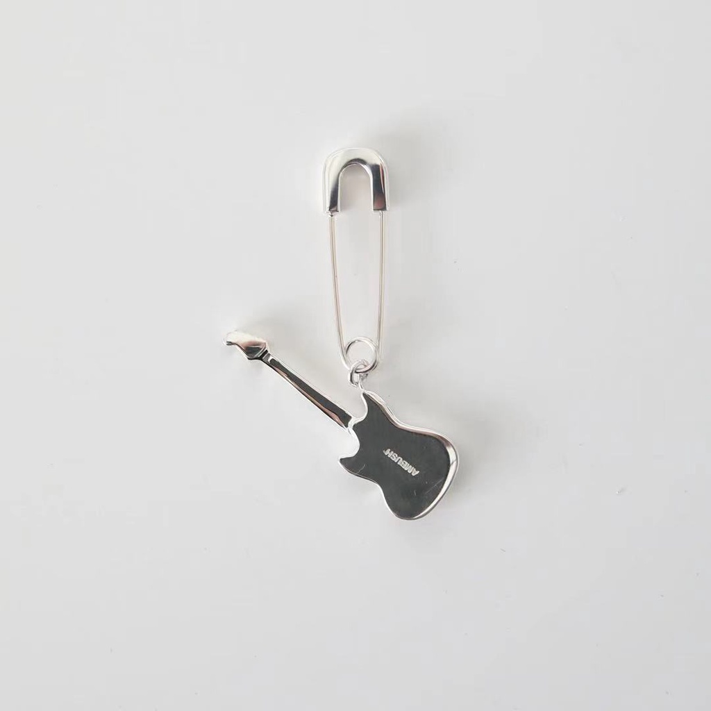 Khuyên tai Ambush guitar charm earrings ss21