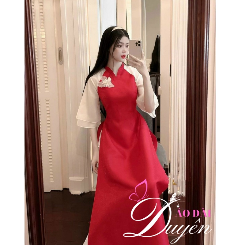 Áo dài cách tân phối thân đỏ tay da thích hợp với mọi hoàn cảnh