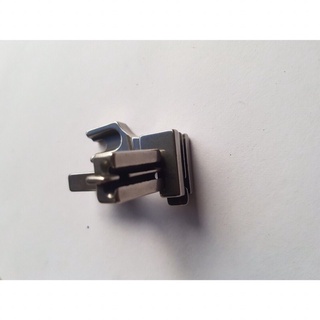 Chân vịt tra dây kéo giọt nước