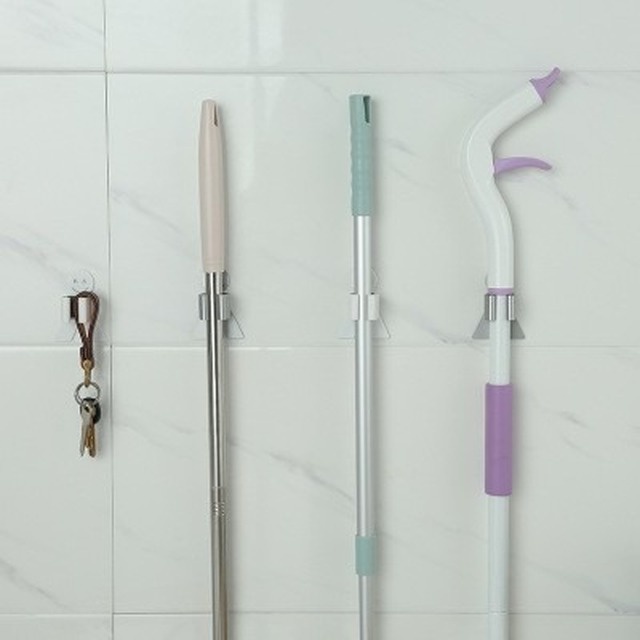 Móc treo cây lau nhà gắn tường bằng nhựa không để lại dấu vết tiện dụng