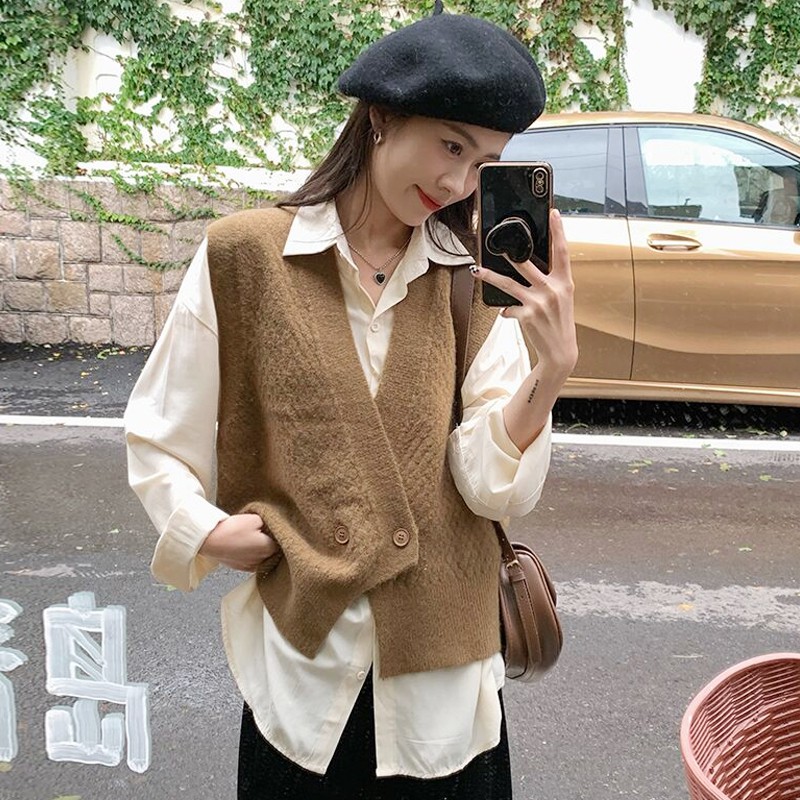 Áo gile len dệt kim nâu nhạt mix sơ mi nhẹ nhàng
