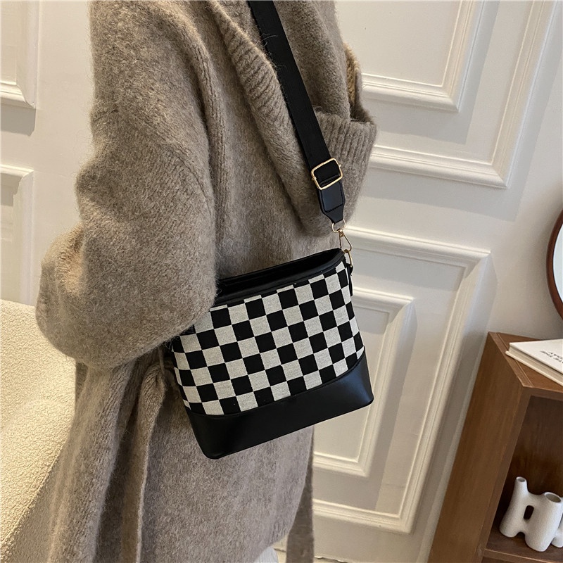 Túi đeo chéo vai bằng vải họa tiết caro thời trang sành điệu cho nữ