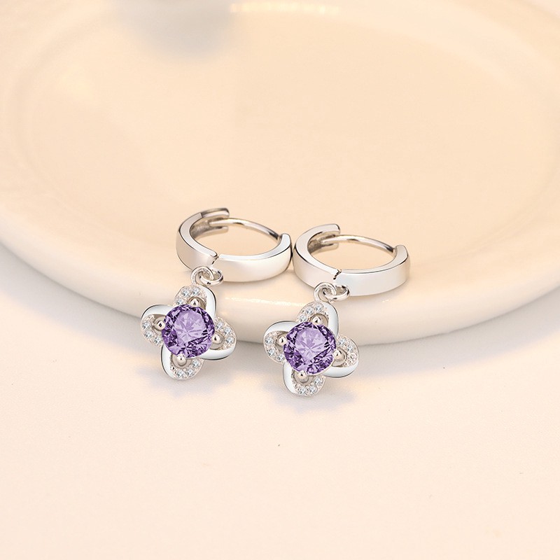 Khuyên tai nữ trang đính đá tạo hình độc đáo