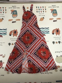 Váy thổ cẩm hở lưng (300 + 5k phí shopee )
