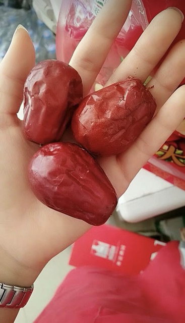 Táo đỏ Tân Cương size ĐẠI  500gr/gói