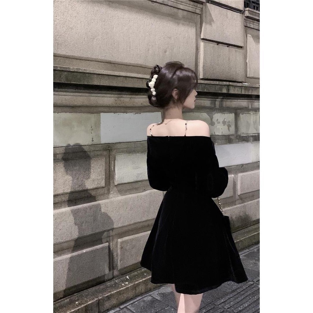 Đầm Nhung Đen Dáng Chữ A Dài Tay Trễ Vai Gợi Cảm