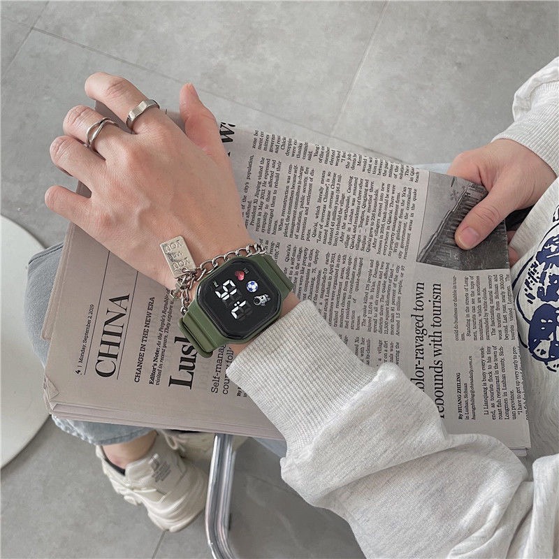Đồng hồ nam nữ Led LP22 kiểu dáng phi hành gia dây cao su êm tay thời trang cá tính | BigBuy360 - bigbuy360.vn