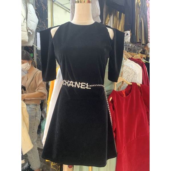 Váy Nhung Nữ Khoét Vai Có Quần Bên Trong, Đầm Nữ Trơn Màu Mặc Noel, Tết Xinh | BigBuy360 - bigbuy360.vn