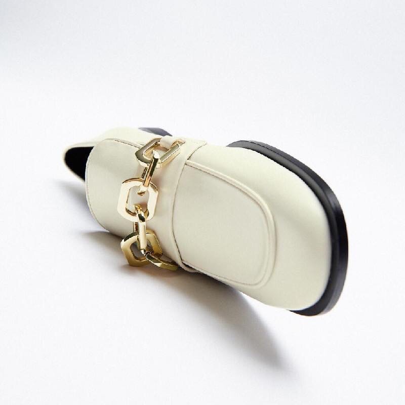 Giày mọi da trơn mũi gắn xích