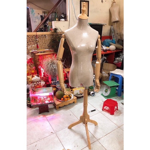 Manocanh bán thân tay chân gỗ đầu vải .chóp gỗ . chân 3 chạc -