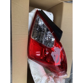 Đèn Hậu xe Nissan Sunny