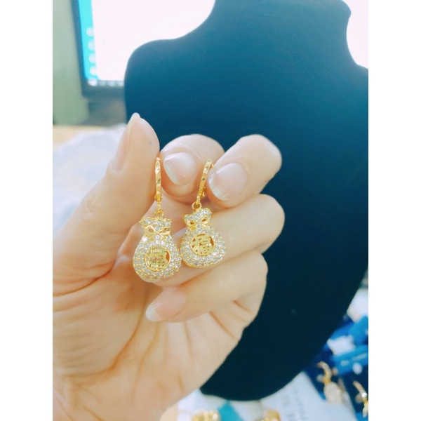 Bông tai túi tài lộc mạ vàng hot trend