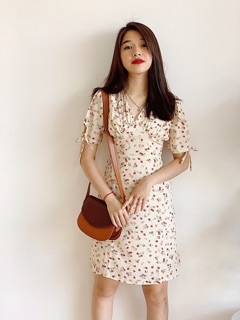 Đầm hoa cổ V tay nơ