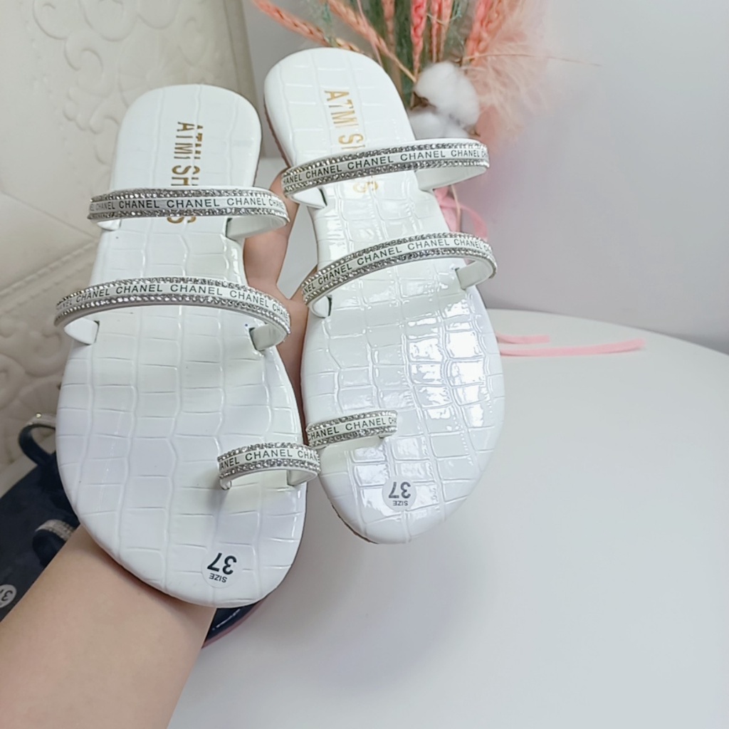 Dép kiểu nữ xỏ ngón đính đá chữ  đi biển xinh xắn dễ thương phong cách sang chánh mã DXNchu