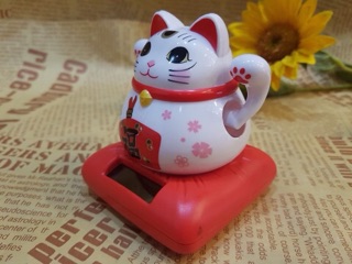 Mèo thần tài vẫy tay