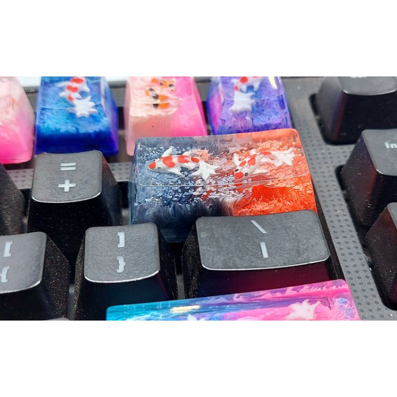 Keycap artisan cá koi 2U trang trí bàn phím cơ (tone đỏ đen)