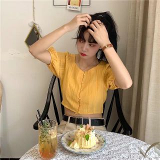 Áo kiểu có cúc