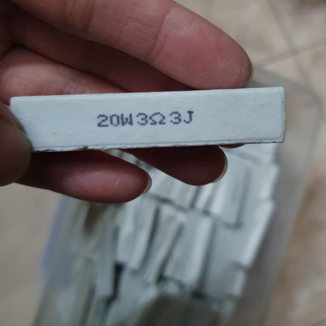Trở sứ 3,3 ôm 20w