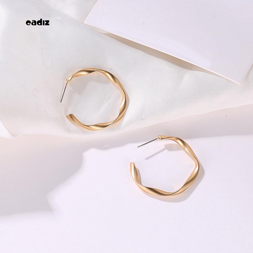 Hoa tai dạng vòng to thời trang dành cho nữ