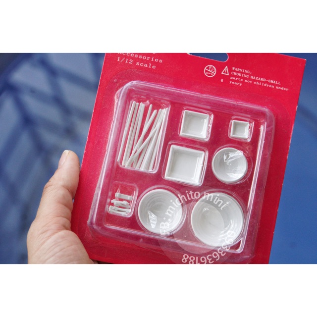 Set mô hình bát đĩa đũa thìa nhựa cho dollhouse hai màu