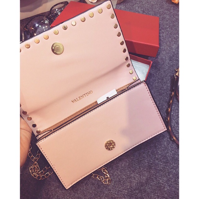 Clutch đính đinh valentino fullbox (size 20)