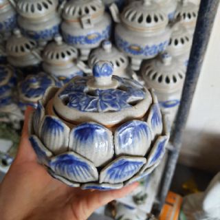 Lư sen men rạn dùng để đốt trầm