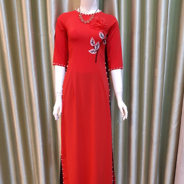 Áo dài đỏ đính hoa vải thái, đủ size S, M, L, XL. Hàng mới 100% , hoa nổi đính thêu tay. KH tham khảo FB Áo dài Minh Hà
